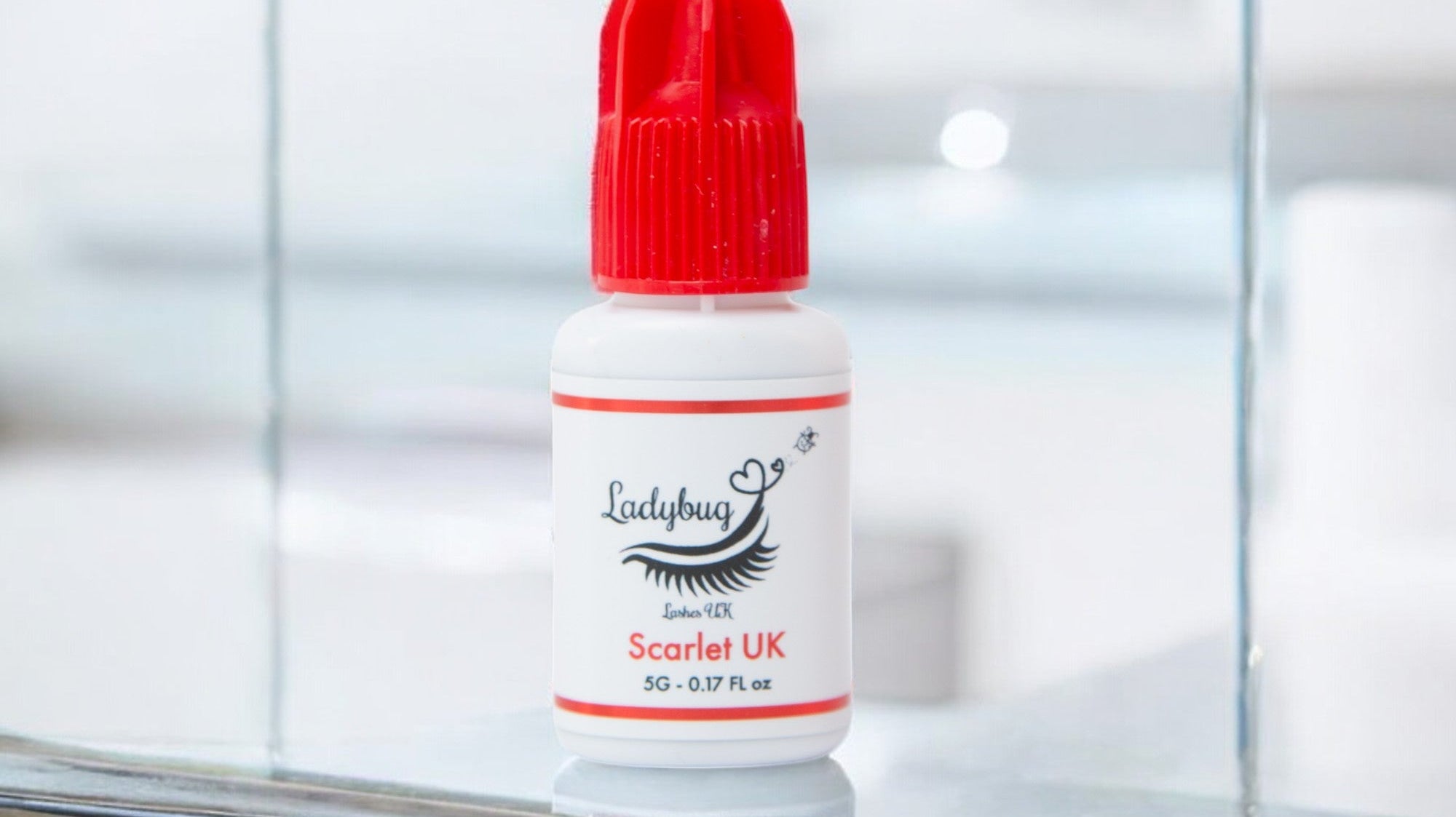 **The Importance of Patch Testing in Lash Extensions: A Guideline for Professionals** - LADYBUGLASHES