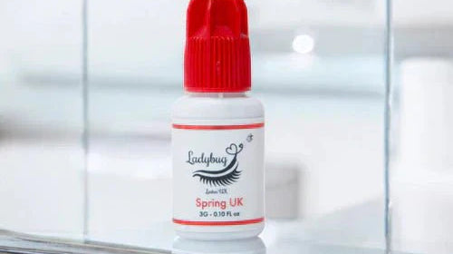 Hydroquinone in Lash Adhesives - LADYBUGLASHES