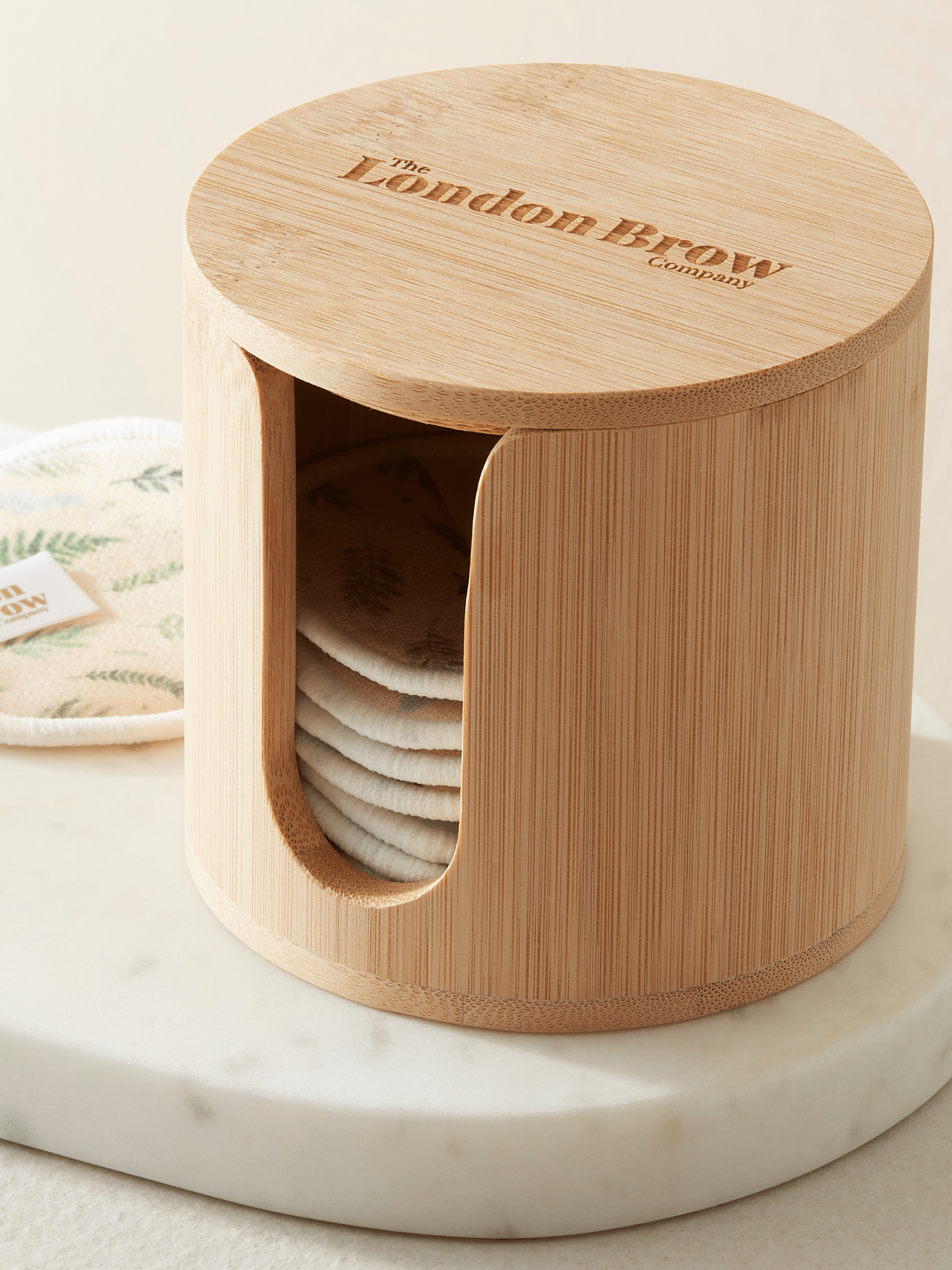 ladybuglashes lashglue lashtrays lashadhesive glueretention cloverlashes wlashes yylashes premades promades lashes