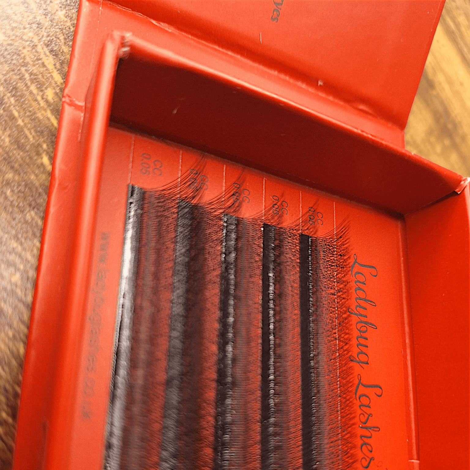 ladybuglashes lashglue lashtrays lashadhesive glueretention cloverlashes wlashes yylashes premades promades lashes