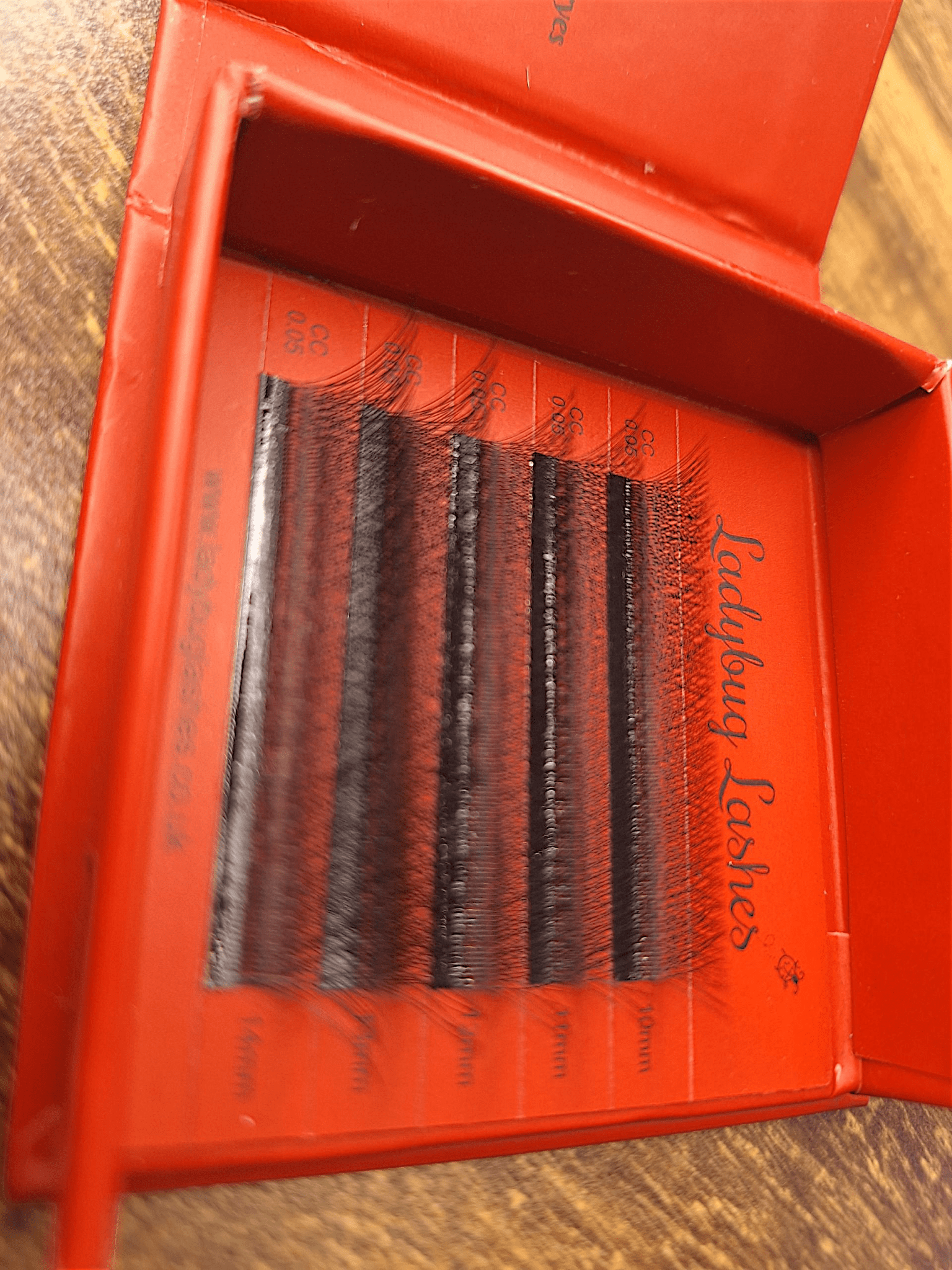 ladybuglashes lashglue lashtrays lashadhesive glueretention cloverlashes wlashes yylashes premades promades lashes