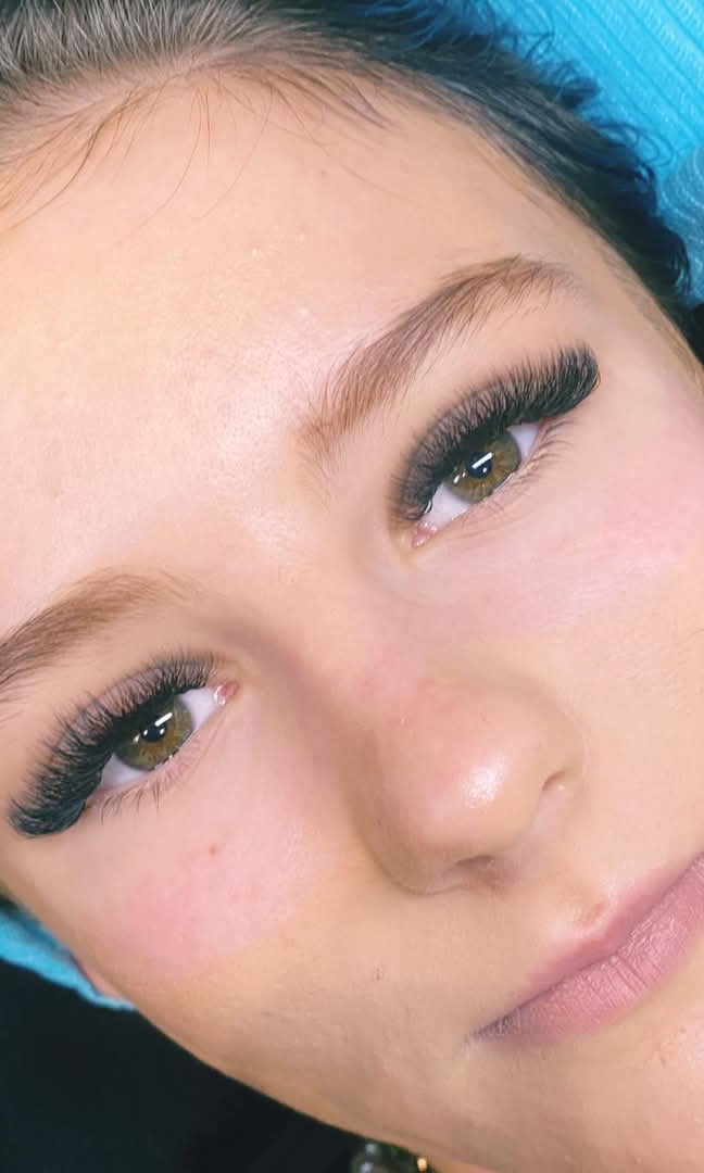 ladybuglashes lashglue lashtrays lashadhesive glueretention cloverlashes wlashes yylashes premades promades lashes