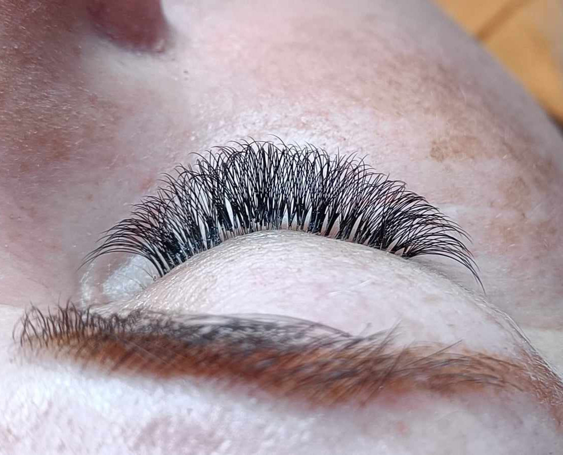 ladybuglashes lashglue lashtrays lashadhesive glueretention cloverlashes wlashes yylashes premades promades lashes