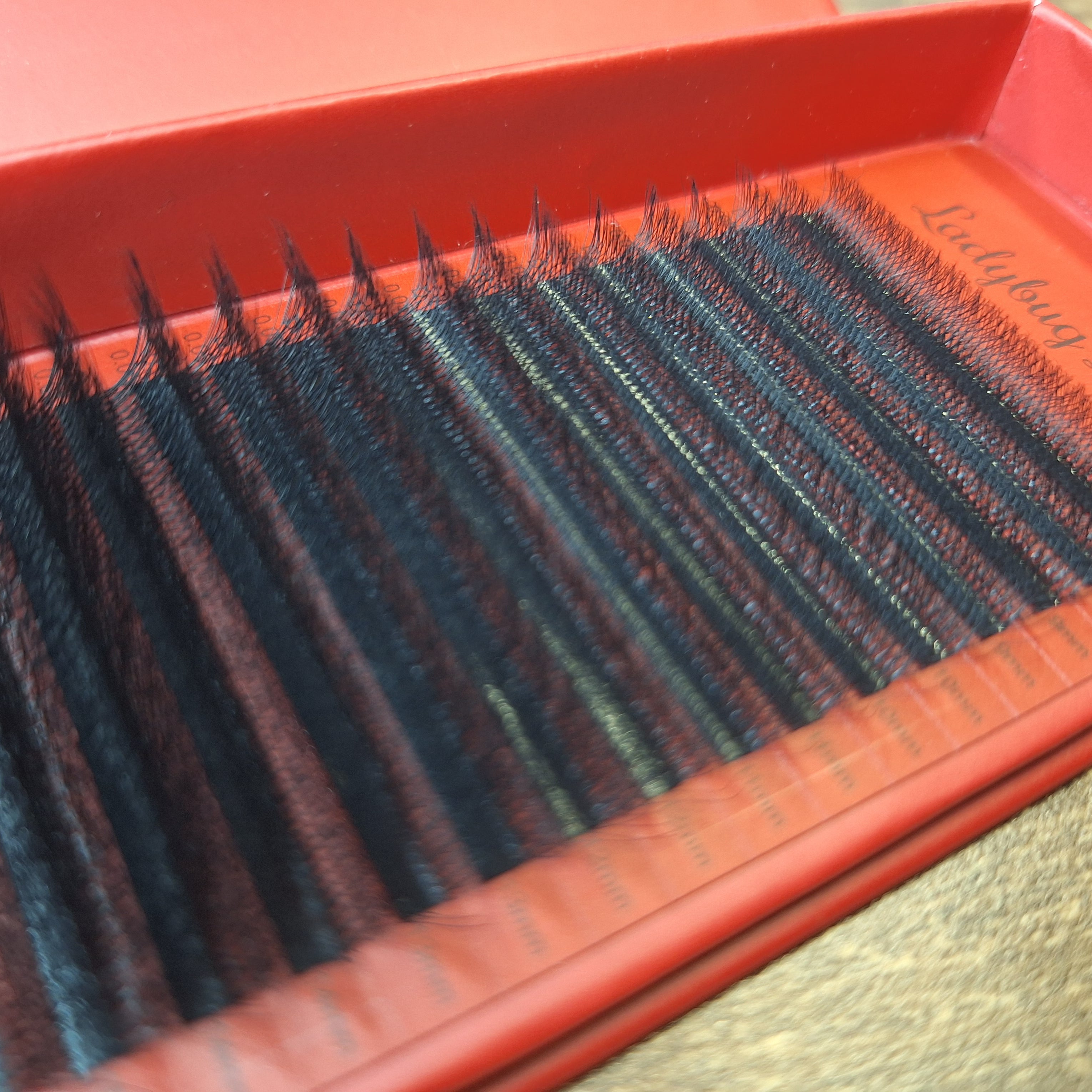 8D Clover Lashes 16 row mixed tray