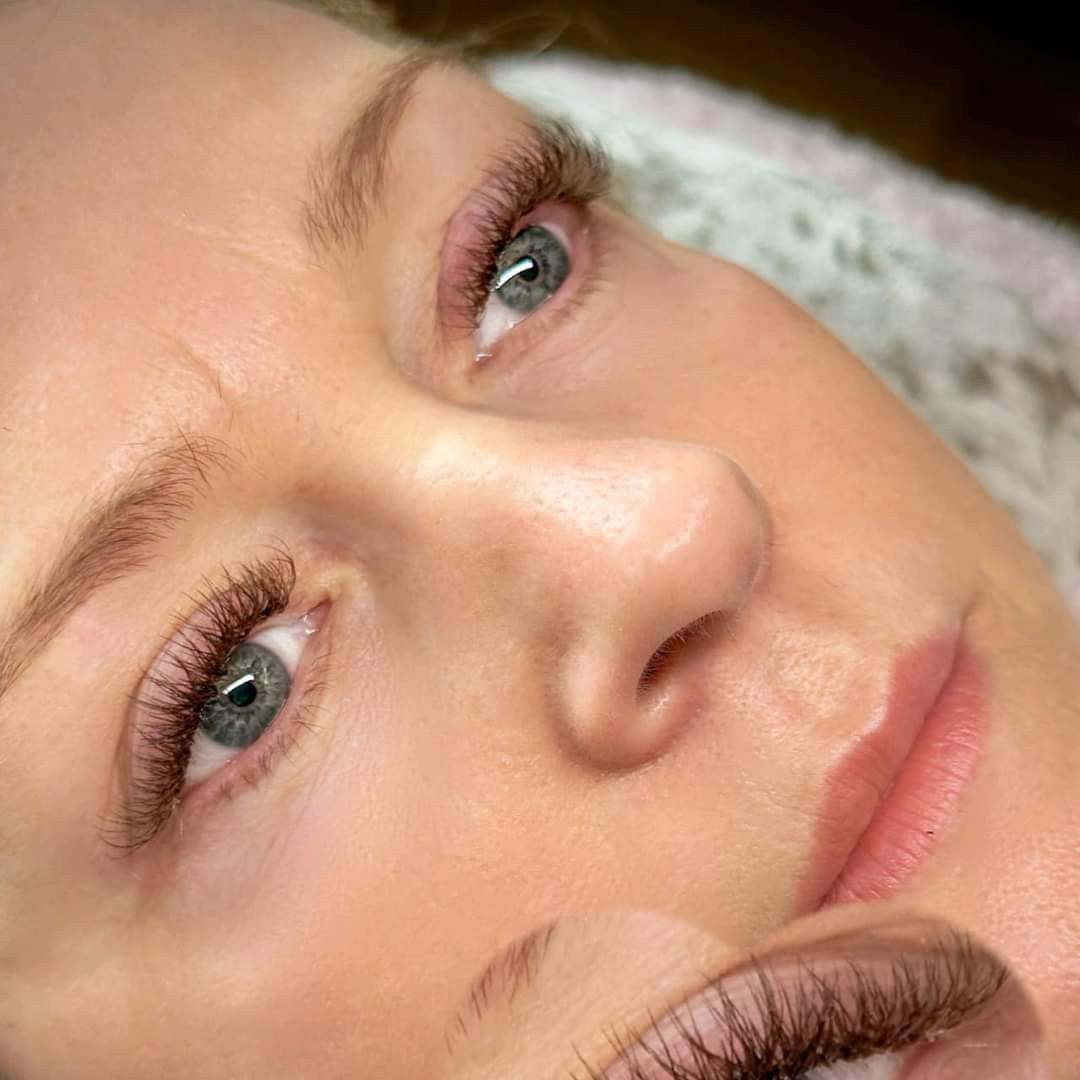 ladybuglashes lashglue lashtrays lashadhesive glueretention cloverlashes wlashes yylashes premades promades lashes