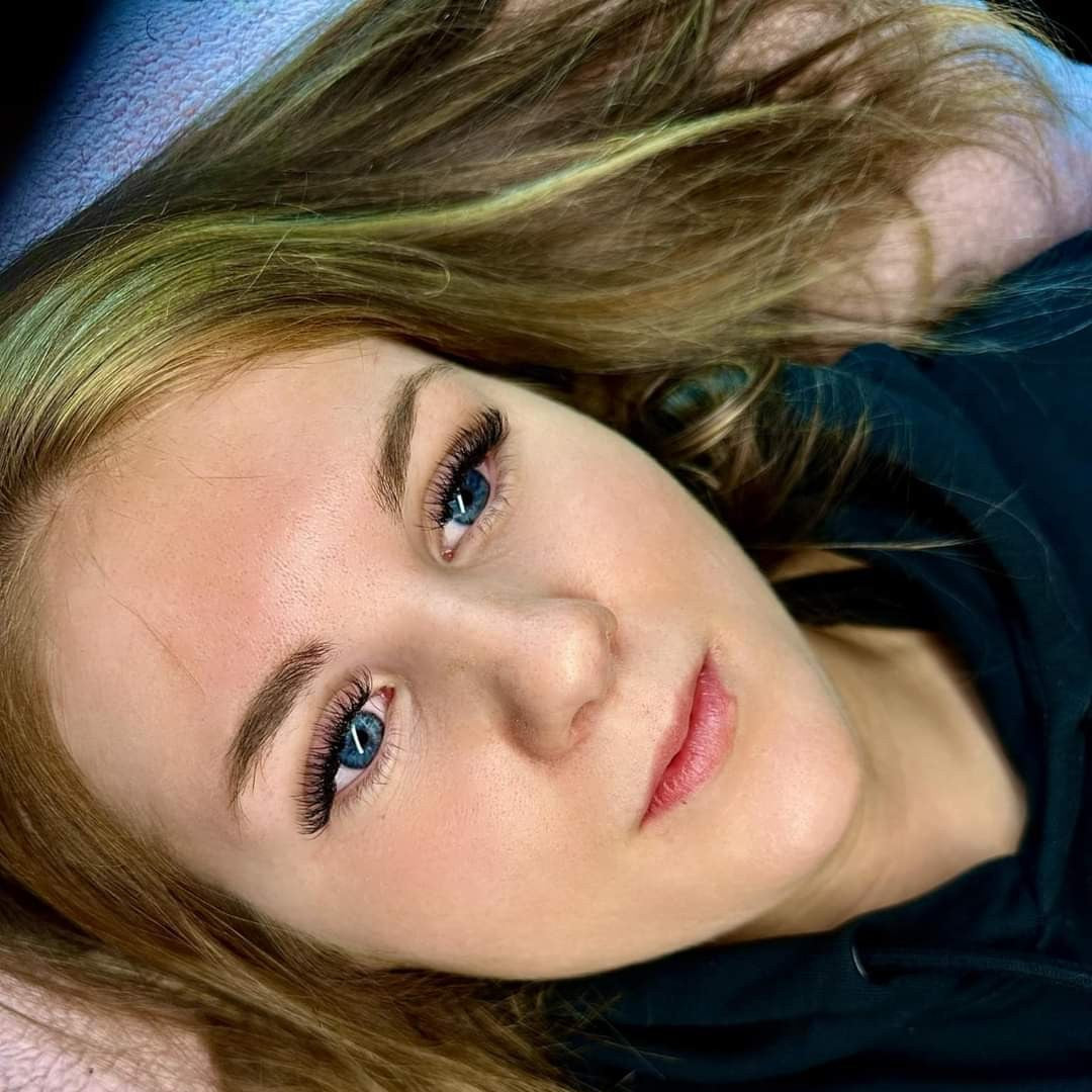 ladybuglashes lashglue lashtrays lashadhesive glueretention cloverlashes wlashes yylashes premades promades lashes