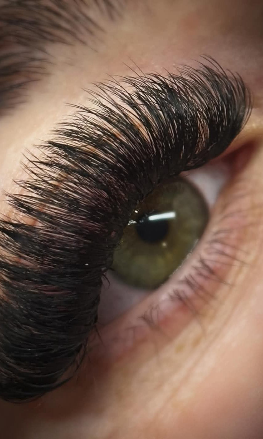 ladybuglashes lashglue lashtrays lashadhesive glueretention cloverlashes wlashes yylashes premades promades lashes