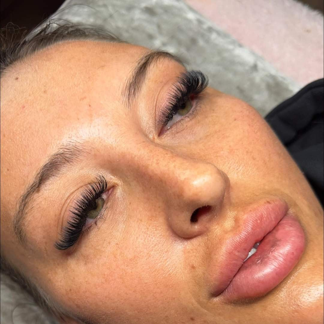 ladybuglashes lashglue lashtrays lashadhesive glueretention cloverlashes wlashes yylashes premades promades lashes