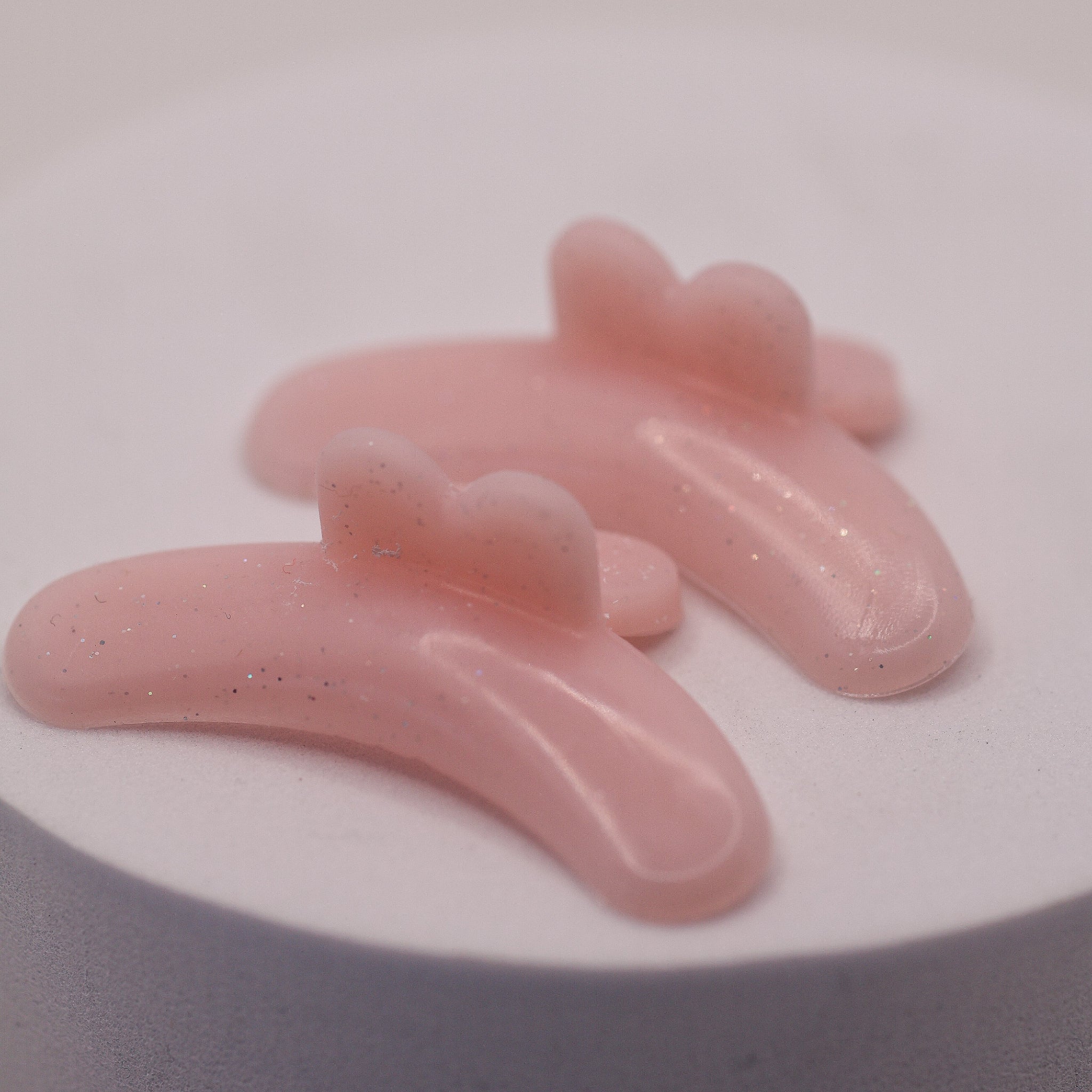 LADYBUGLASHES Pink Lash Lift Shields pair – close-up, lash lift and tinting tool