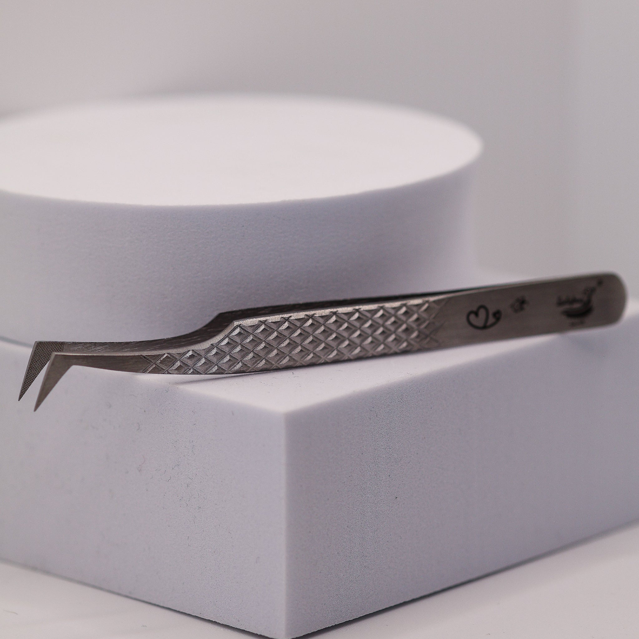 LADYBUGLASHES Isolation Boot Tweezers Fibre Grip – precision lash isolation tool