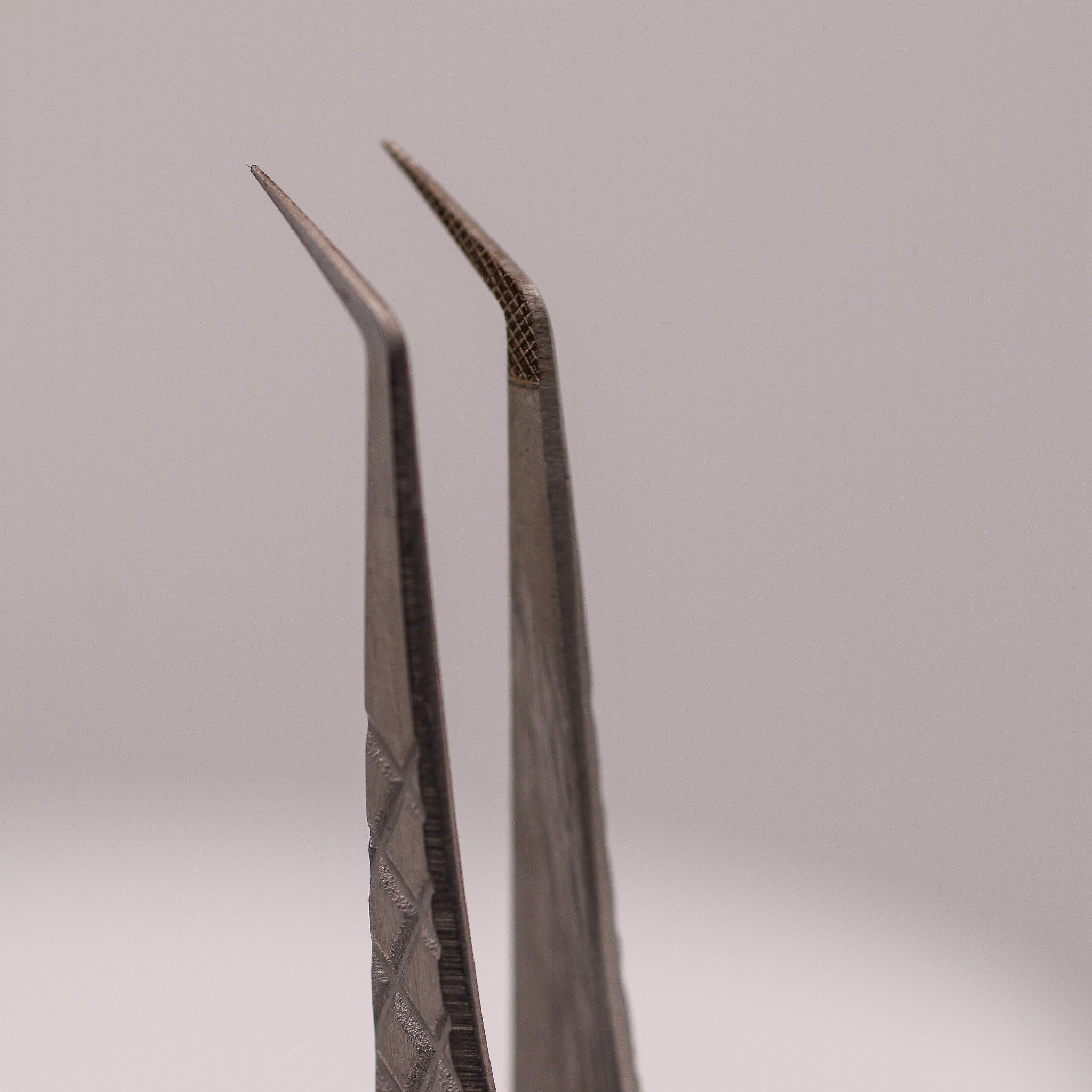 LADYBUGLASHES Angled Volume Tweezers – silver fibre grip tip, alternative angle