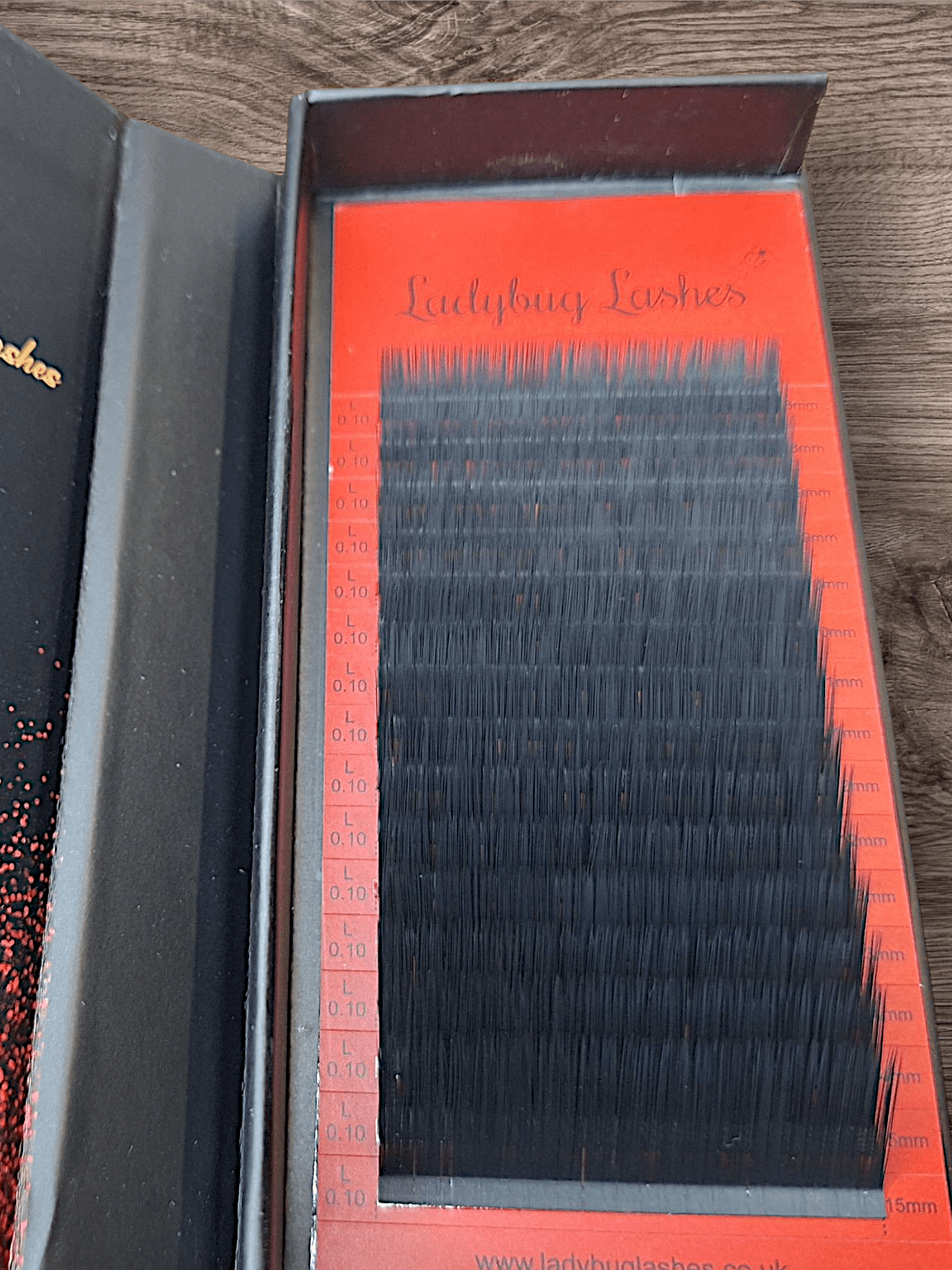 Platinum Range Flat L Curl Lashes – Mixed Tray, 16 Rows