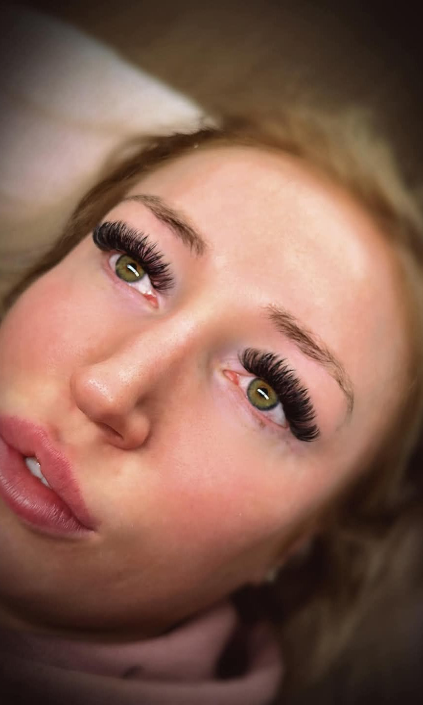 ladybuglashes lashglue lashtrays lashadhesive glueretention cloverlashes wlashes yylashes premades promades lashes