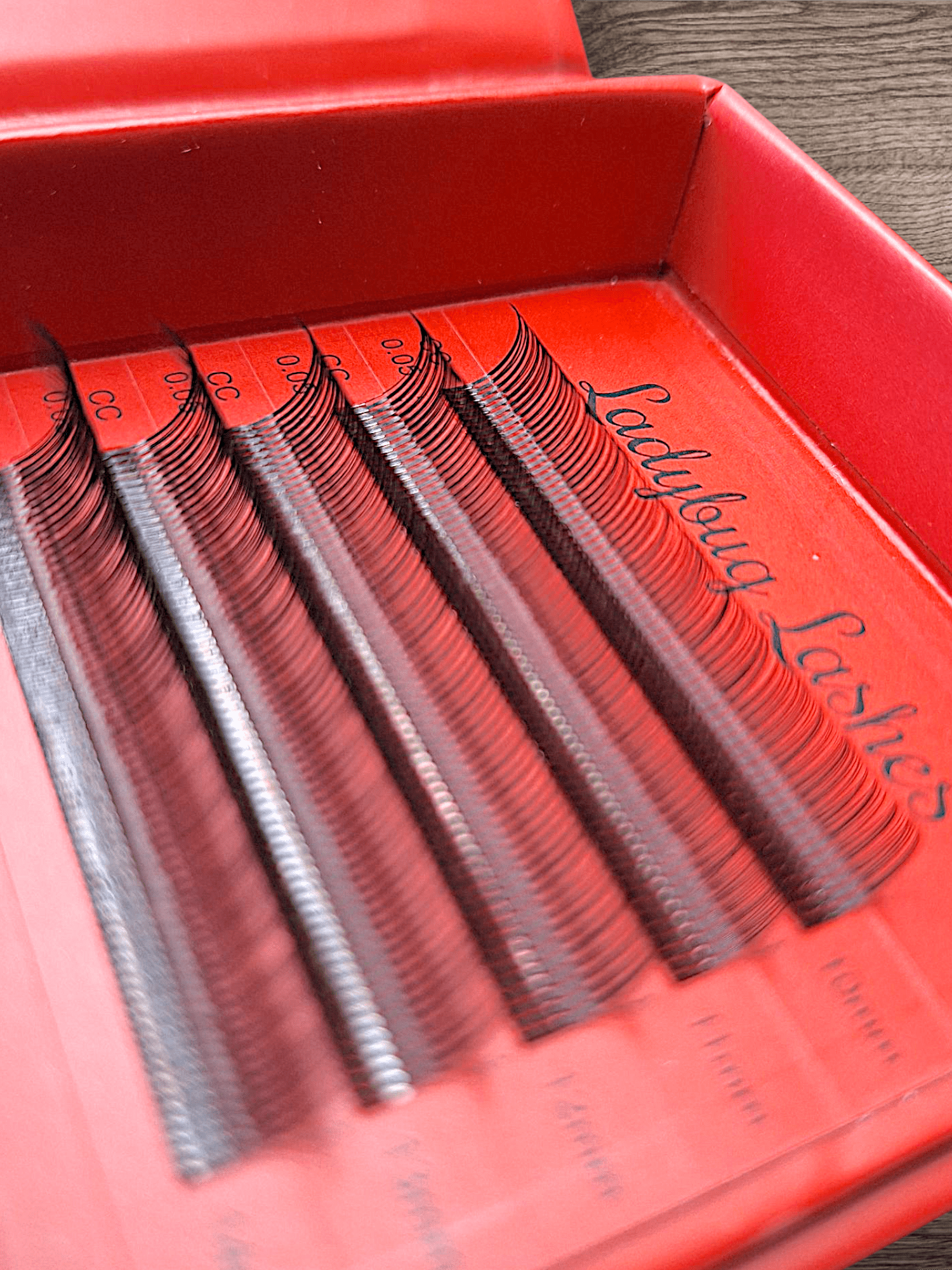 ladybuglashes lashglue lashtrays lashadhesive glueretention cloverlashes wlashes yylashes premades promades lashes