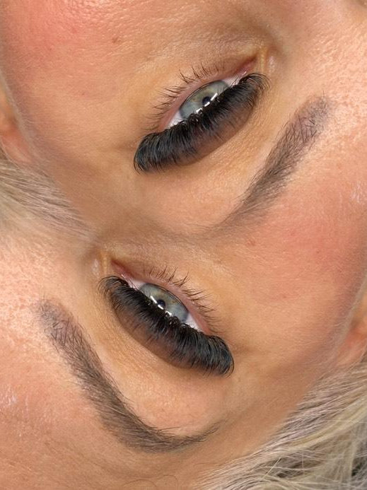 ladybuglashes lashglue lashtrays lashadhesive glueretention cloverlashes wlashes yylashes premades promades lashes