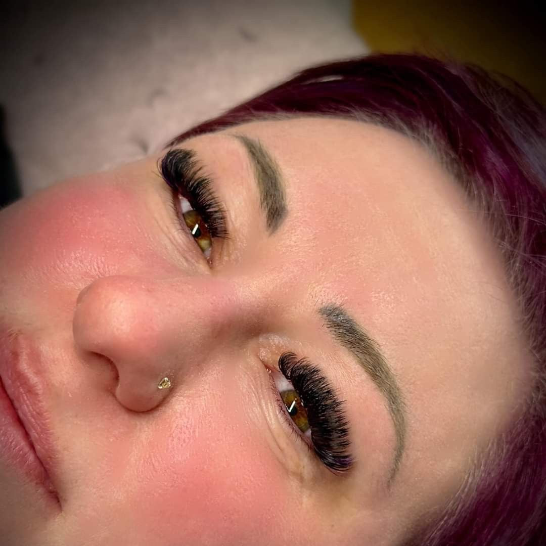 ladybuglashes lashglue lashtrays lashadhesive glueretention cloverlashes wlashes yylashes premades promades lashes