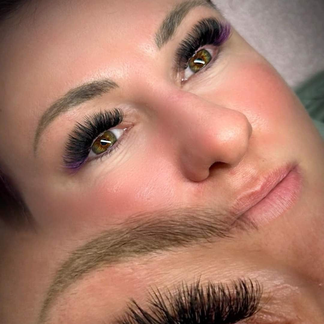 ladybuglashes lashglue lashtrays lashadhesive glueretention cloverlashes wlashes yylashes premades promades lashes