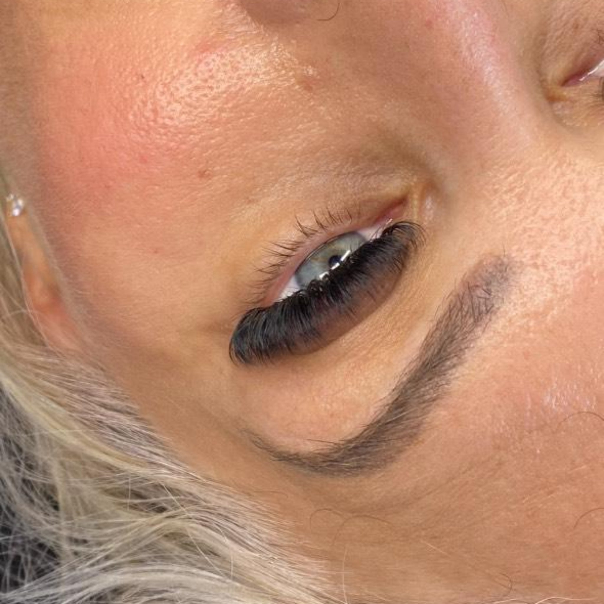 ladybuglashes lashglue lashtrays lashadhesive glueretention cloverlashes wlashes yylashes premades promades lashes
