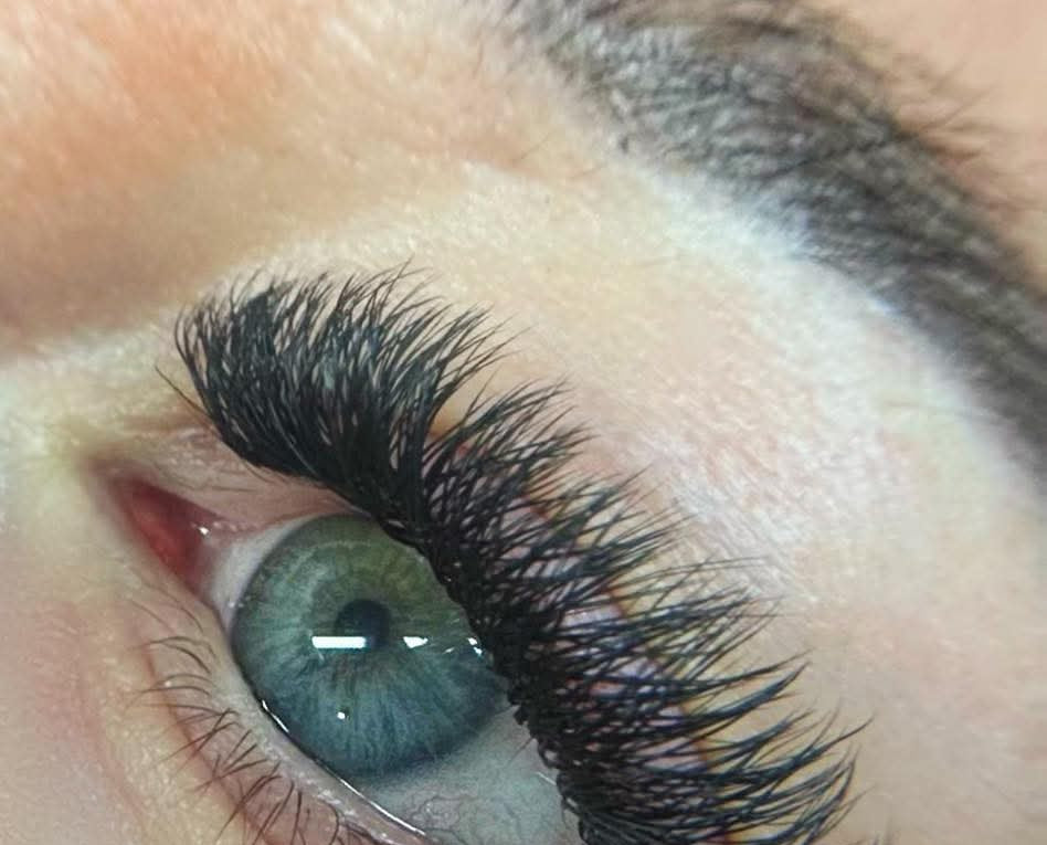 Ladybug Lashes W Lashes Mixed Tray 16 Rows