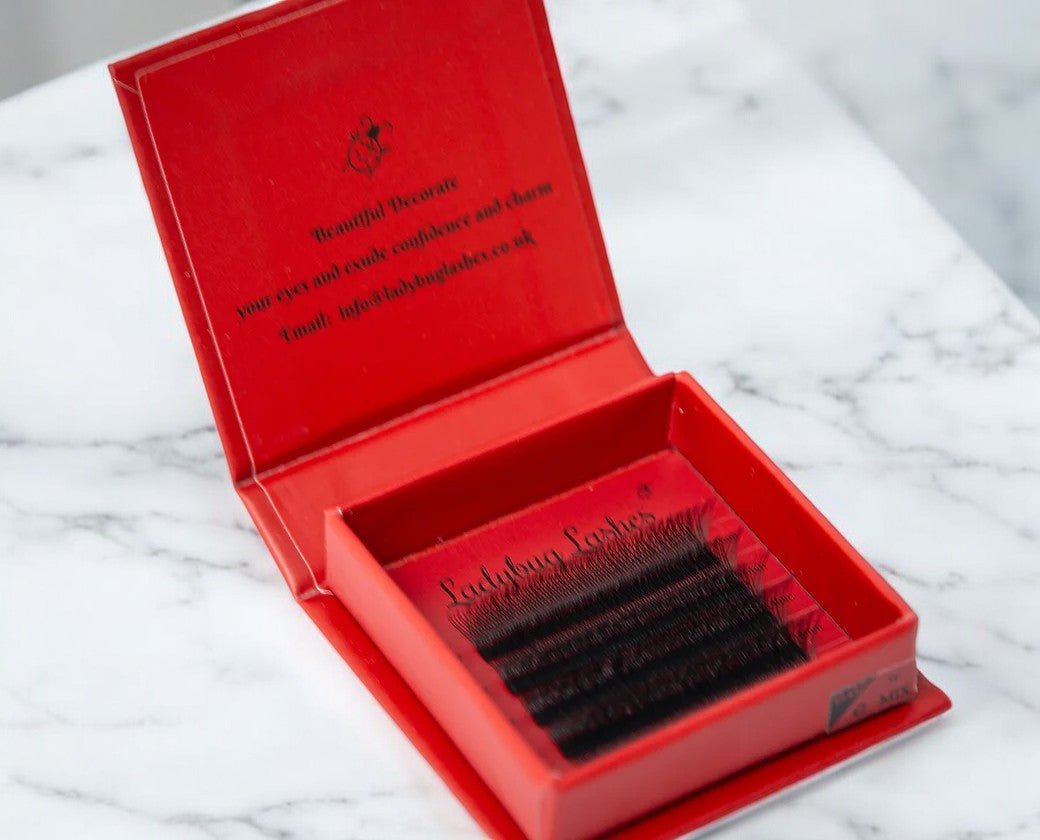 Ladybug Lashes W Lash Sample Tray