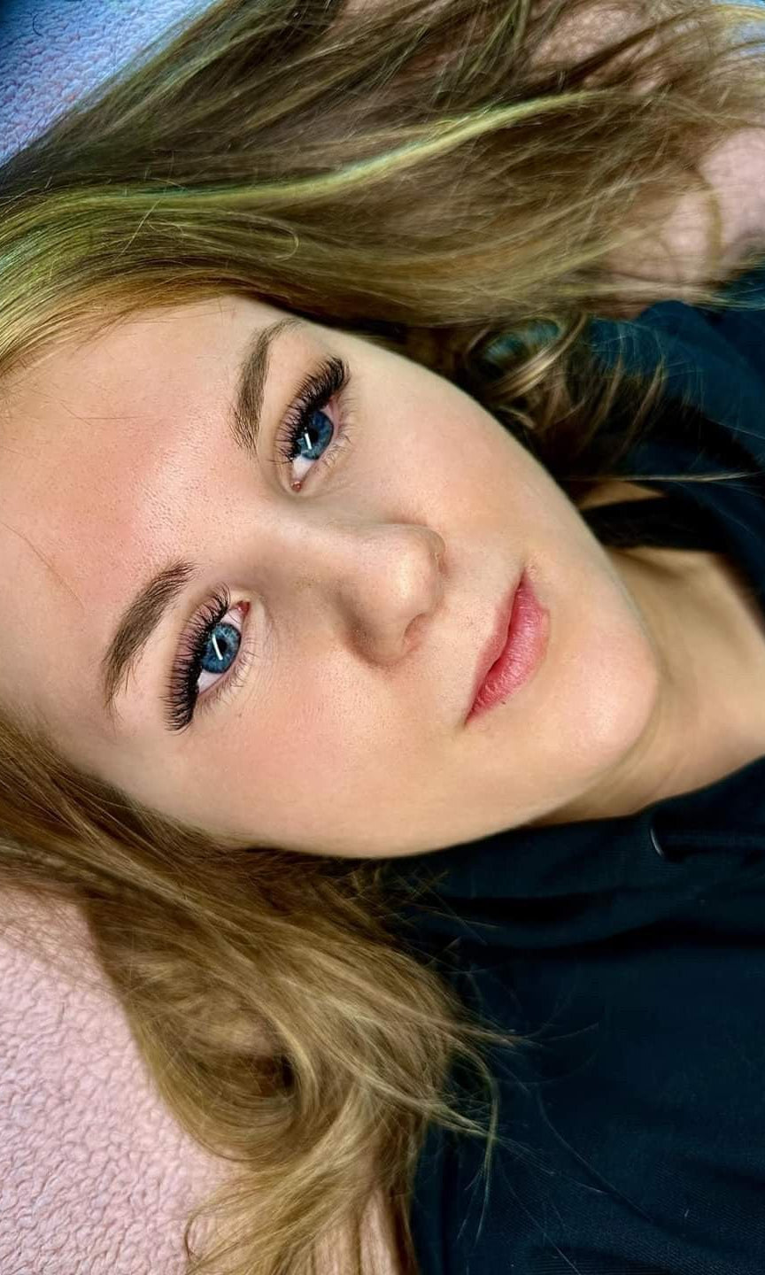 ladybuglashes lashglue lashtrays lashadhesive glueretention cloverlashes wlashes yylashes premades promades lashes