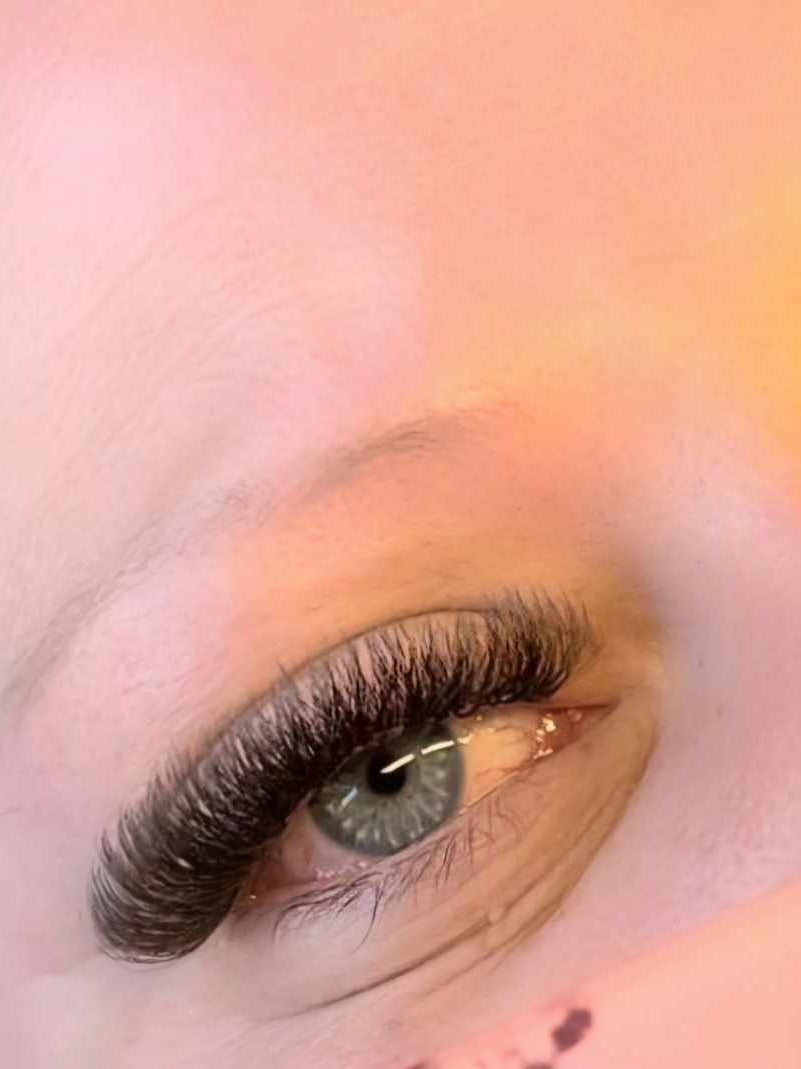 ladybuglashes lashglue lashtrays lashadhesive glueretention cloverlashes wlashes yylashes premades promades lashes