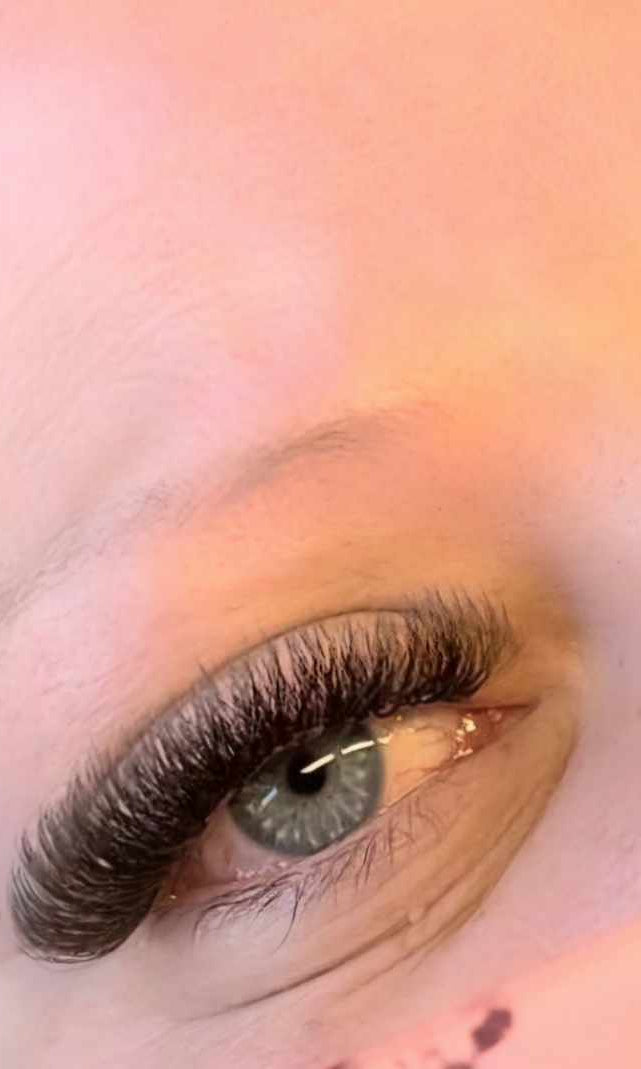 ladybuglashes lashglue lashtrays lashadhesive glueretention cloverlashes wlashes yylashes premades promades lashes