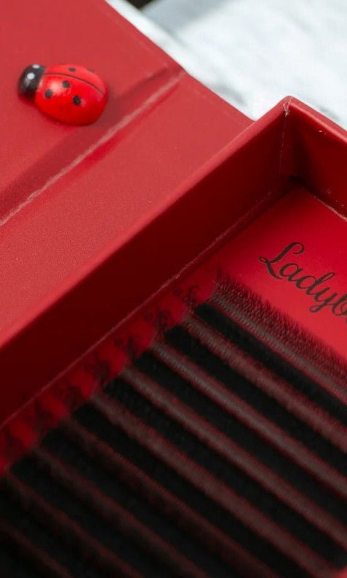 Ladybug Lashes W Lashes Mixed Tray 16 Rows