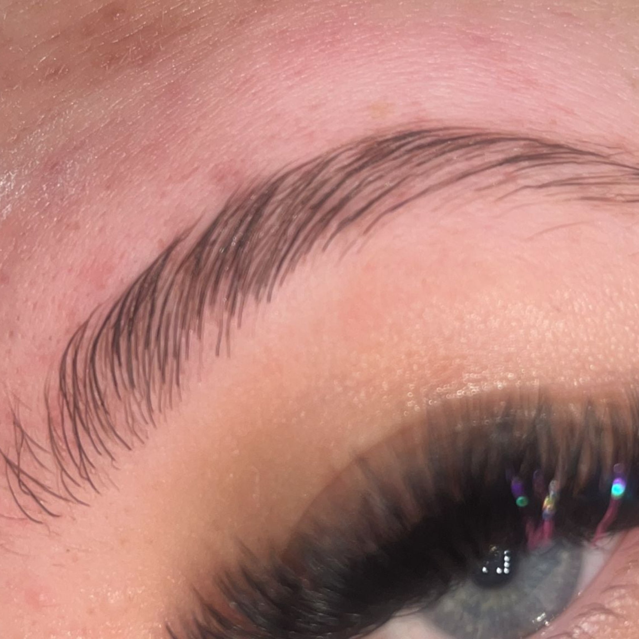 LADYBUGLASHES Brow Gel results – long-lasting defined brow look