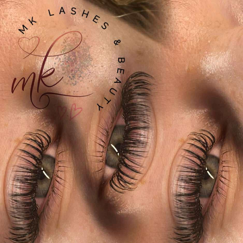 ladybuglashes lashglue lashtrays lashadhesive glueretention cloverlashes wlashes yylashes premades promades lashes