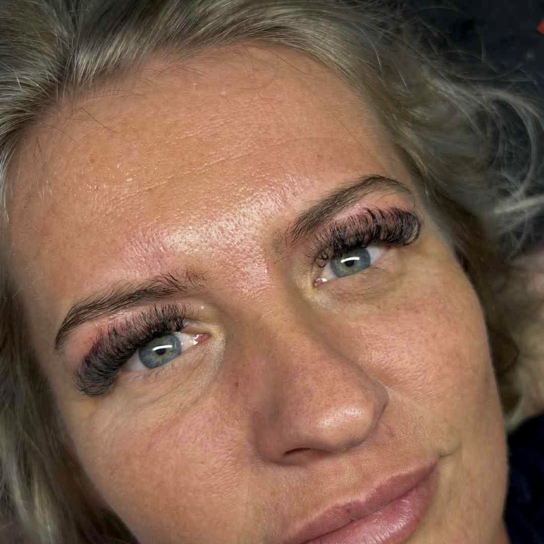 10D Clover Lashes 16 row mixed box