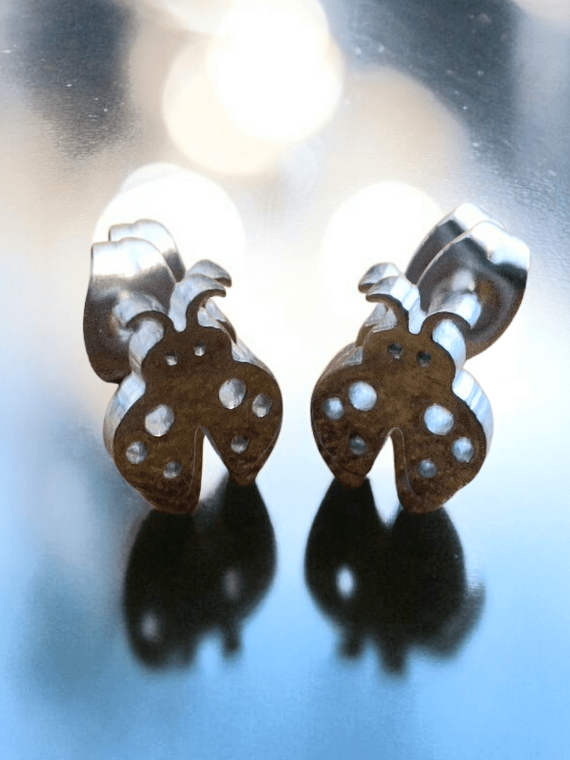 ladybuglashes lashglue lashtrays lashadhesive glueretention cloverlashes wlashes yylashes premades promades lashes