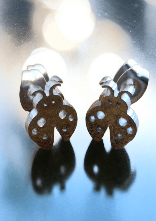 ladybuglashes lashglue lashtrays lashadhesive glueretention cloverlashes wlashes yylashes premades promades lashes