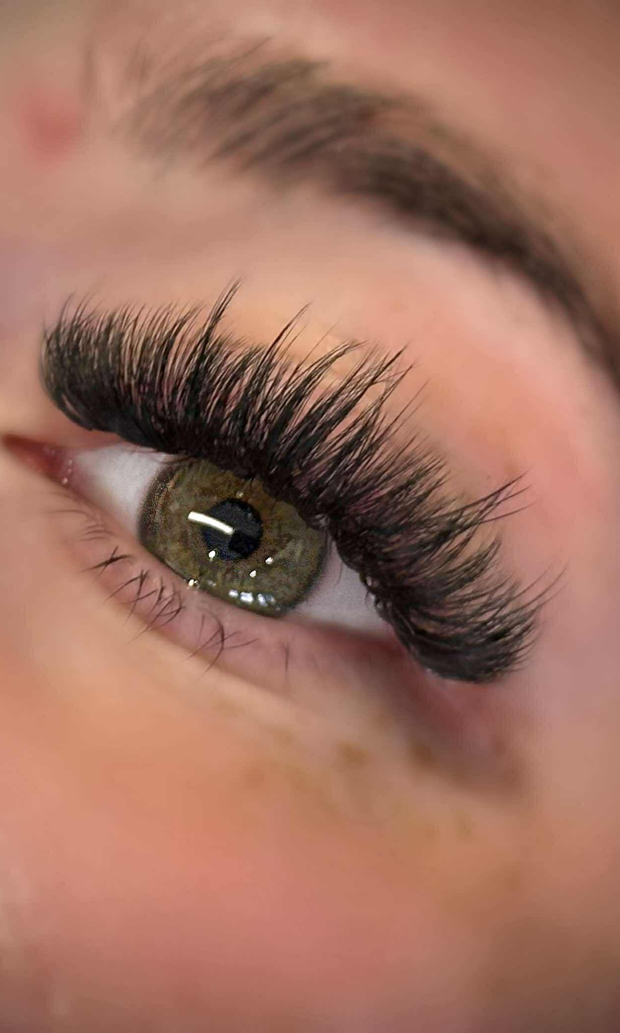 ladybuglashes lashglue lashtrays lashadhesive glueretention cloverlashes wlashes yylashes premades promades lashes