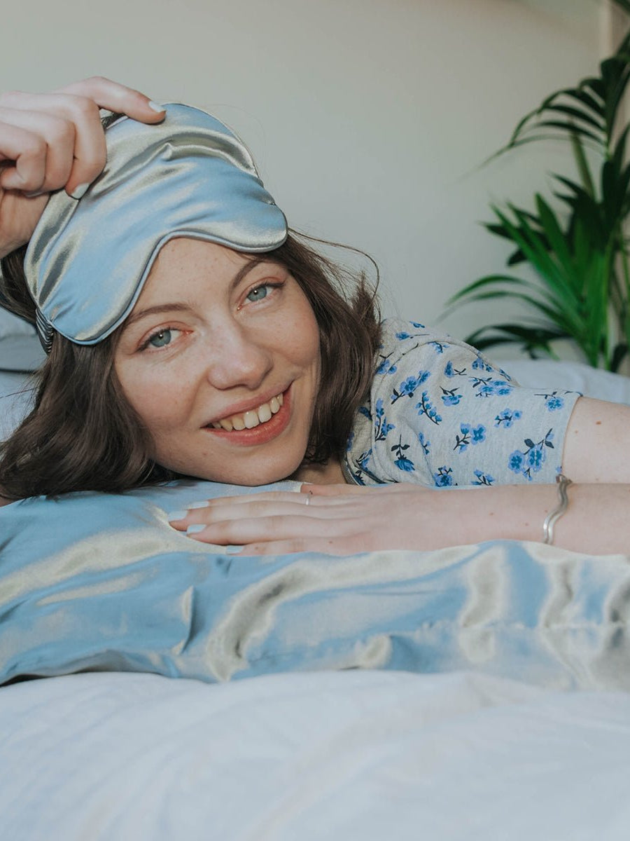 ladybuglashes lashglue lashtrays lashadhesive glueretention cloverlashes wlashes yylashes premades promades lashes