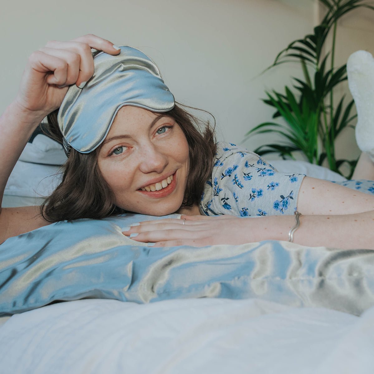 ladybuglashes lashglue lashtrays lashadhesive glueretention cloverlashes wlashes yylashes premades promades lashes