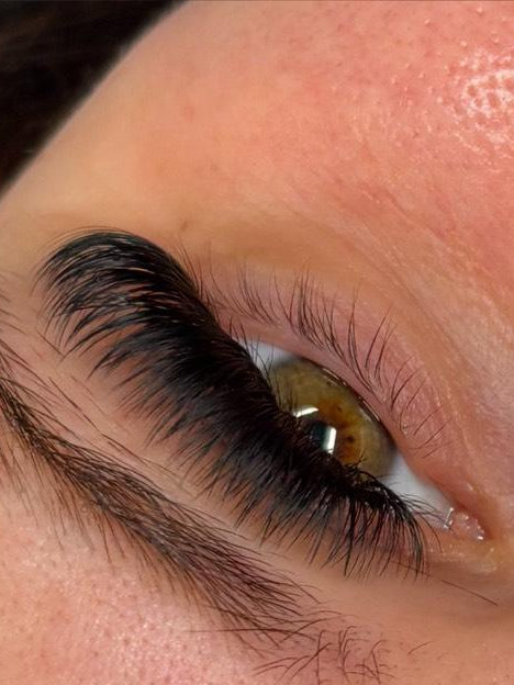 ladybuglashes lashglue lashtrays lashadhesive glueretention cloverlashes wlashes yylashes premades promades lashes