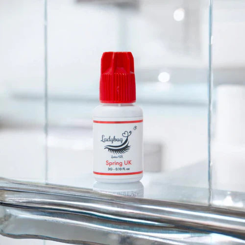 Hydroquinone in Lash Adhesives