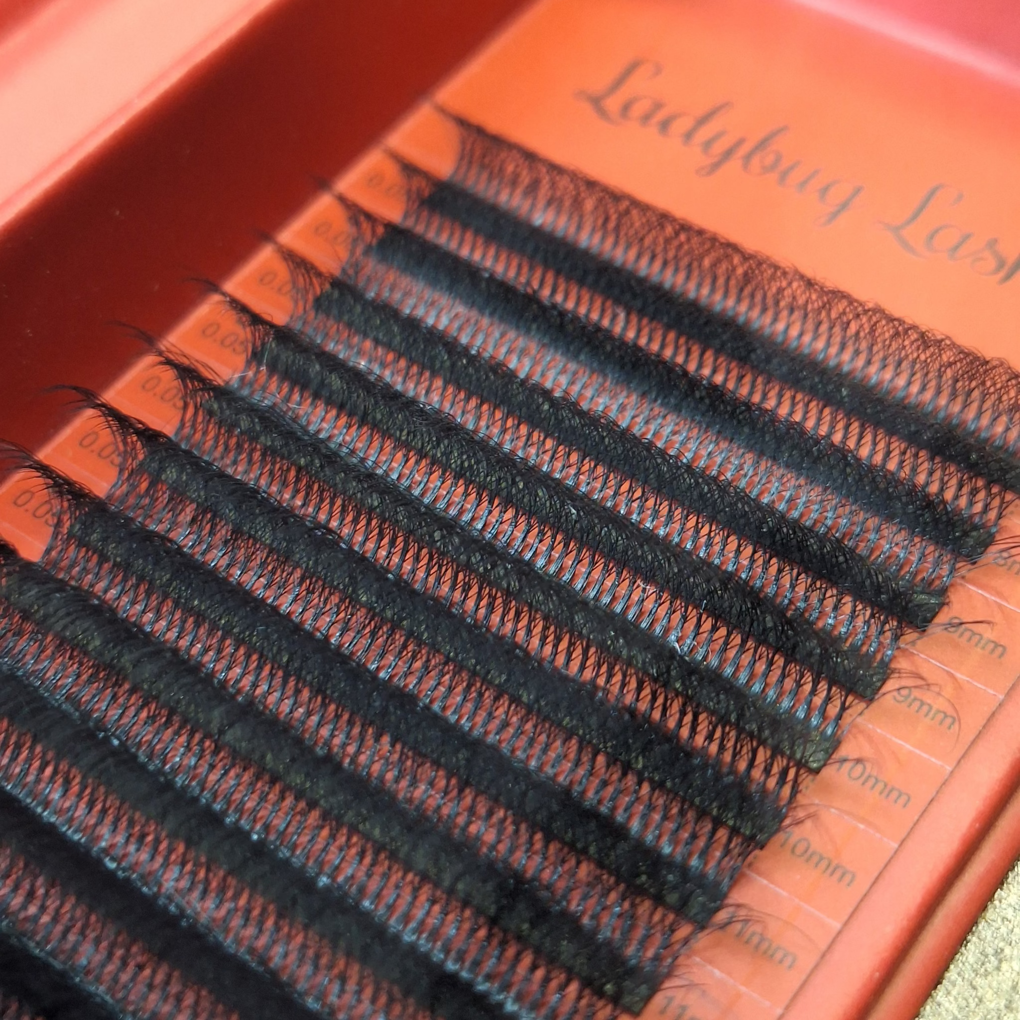 10D Clover Lashes 16 row mixed box