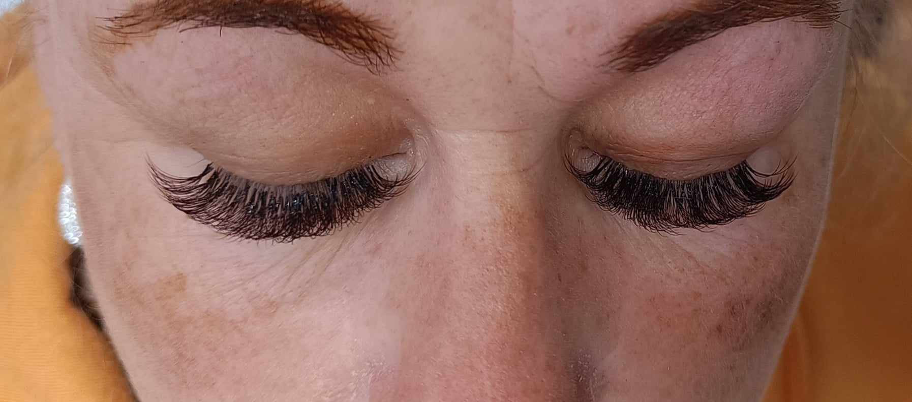 6D Clover Lash Extensions – 16 Rows