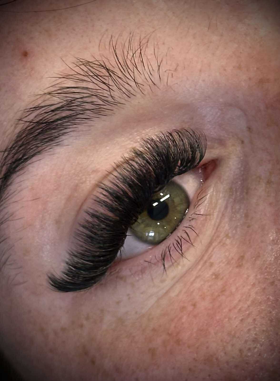 ladybuglashes lashglue lashtrays lashadhesive glueretention cloverlashes wlashes yylashes premades promades lashes