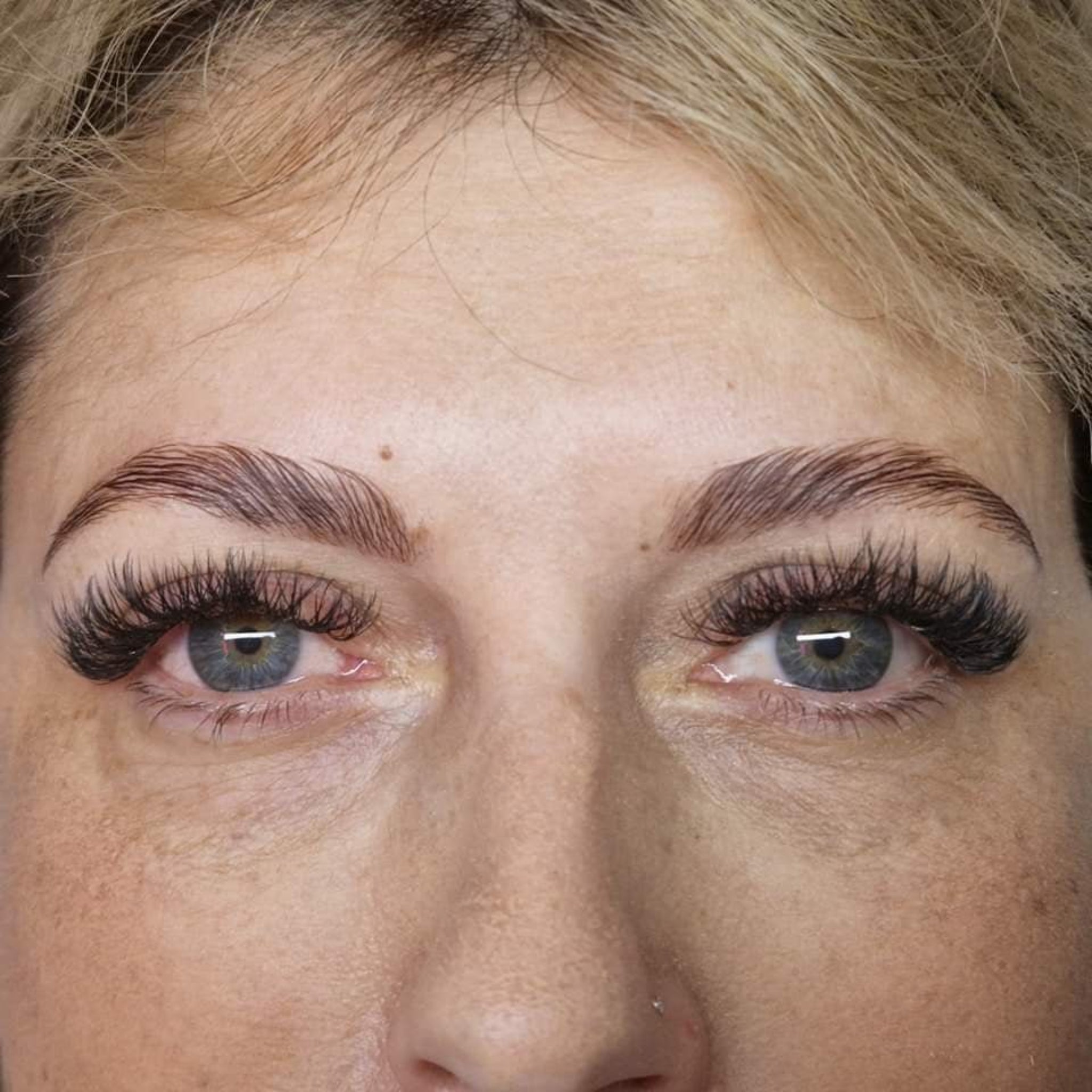 Close-up treatment result – LADYBUGLASHES Flutter & Frame TGA System
