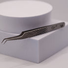 LADYBUGLASHES Hybrid 45° Tweezers Fibre Grip – alternative angle