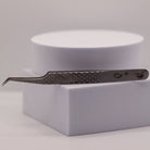 LADYBUGLASHES Hybrid 45° Tweezers Fibre Grip – precision lash extension tool