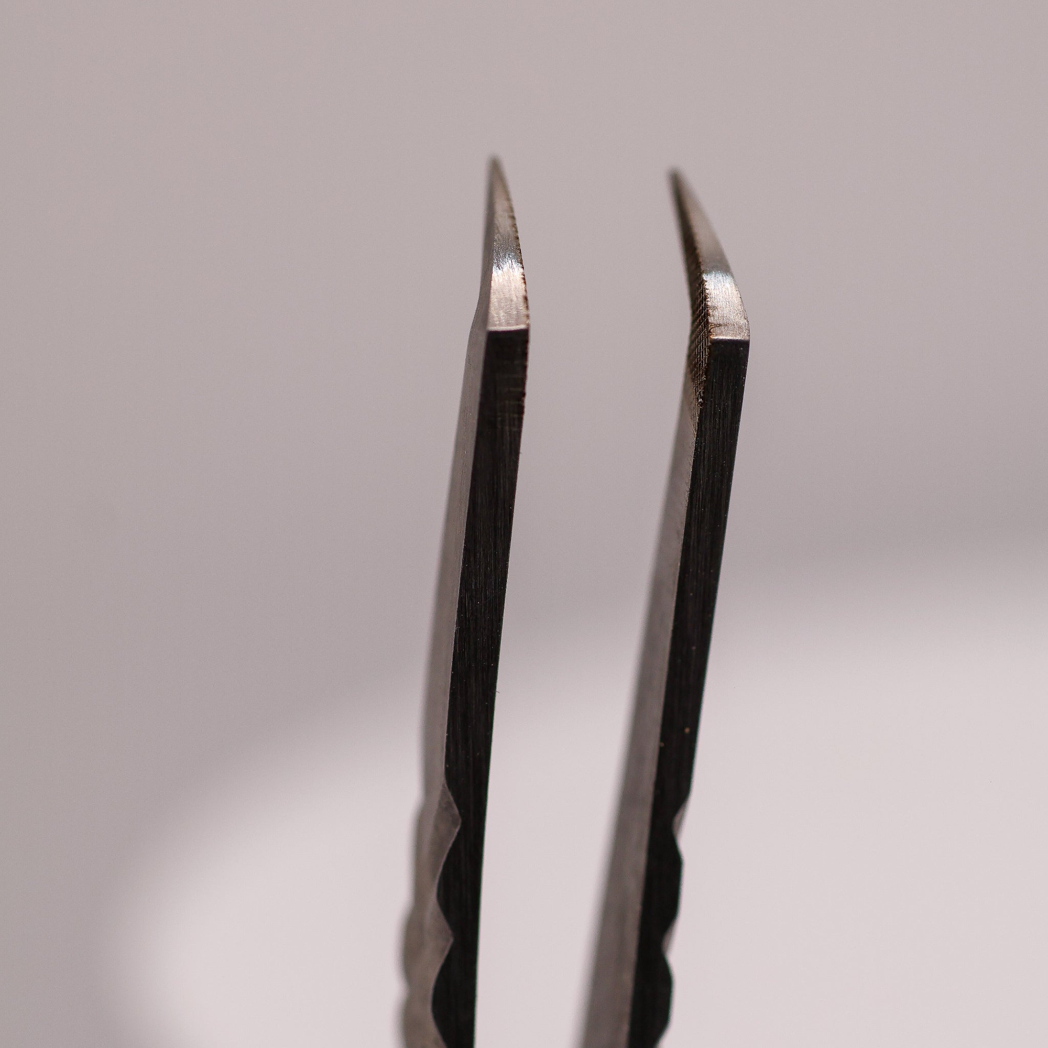LADYBUGLASHES Halo 90° Tweezers – fibre grip tip, alternative angle