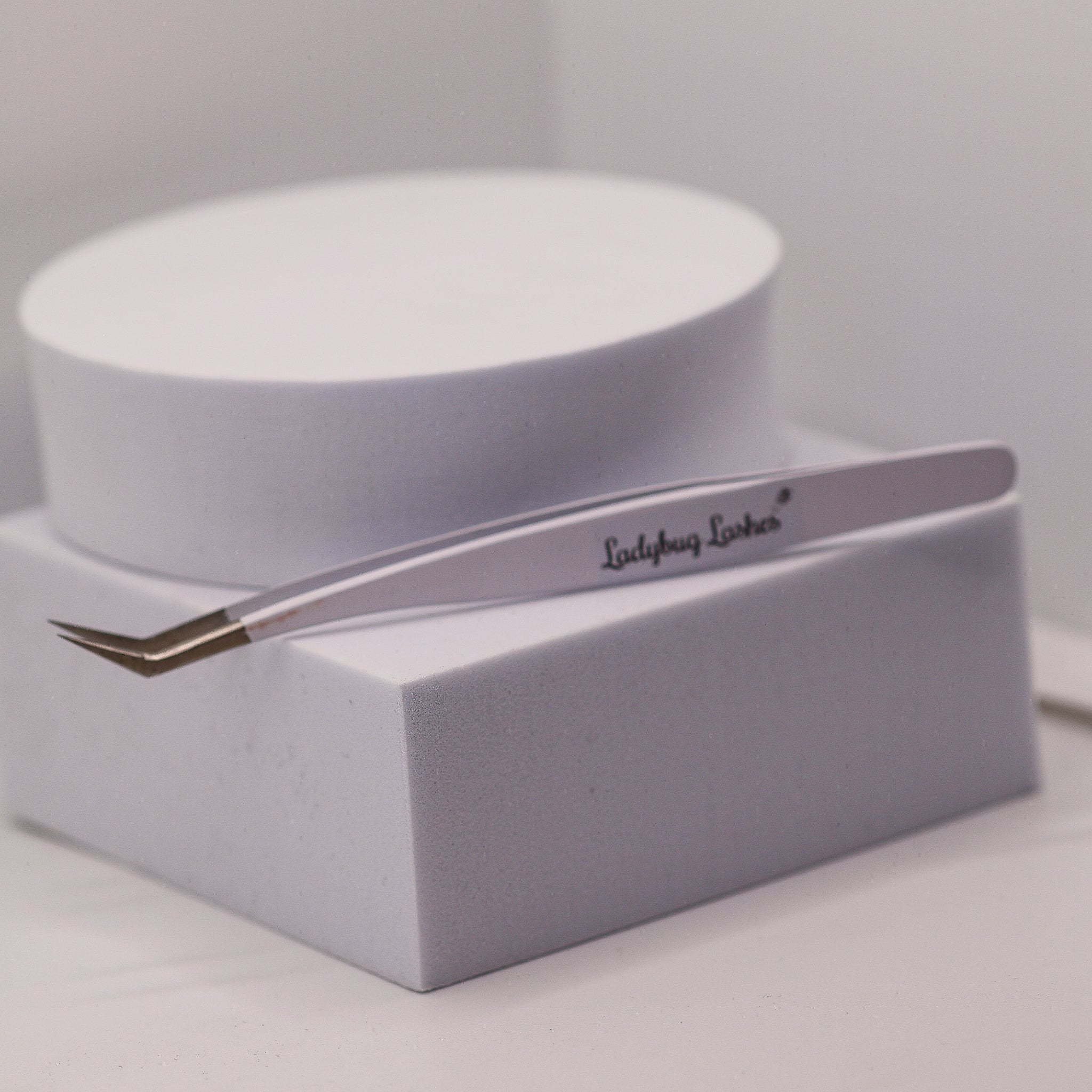 LADYBUGLASHES Angled Volume Tweezers Smooth Tip – precision lash extension tool