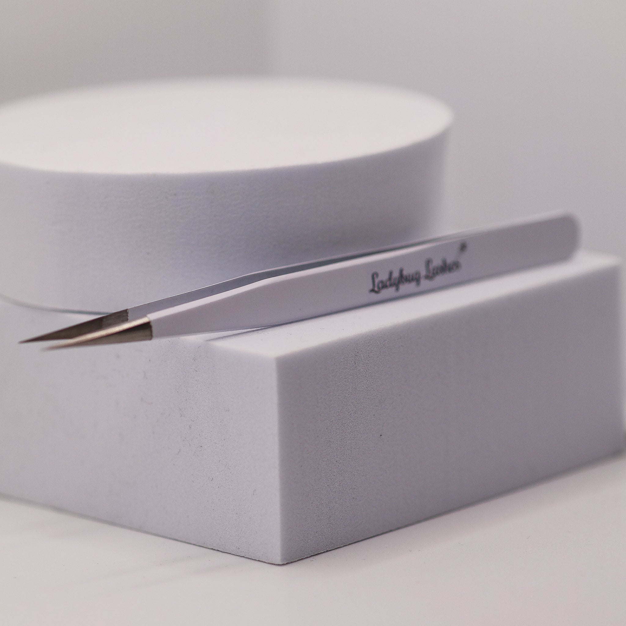 LADYBUGLASHES Straight Tip Isolation Tweezers Smooth Tip – precision lash isolation tool