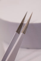 LADYBUGLASHES Straight Tip Isolation Tweezers – smooth fibre-free tip, alternative angle