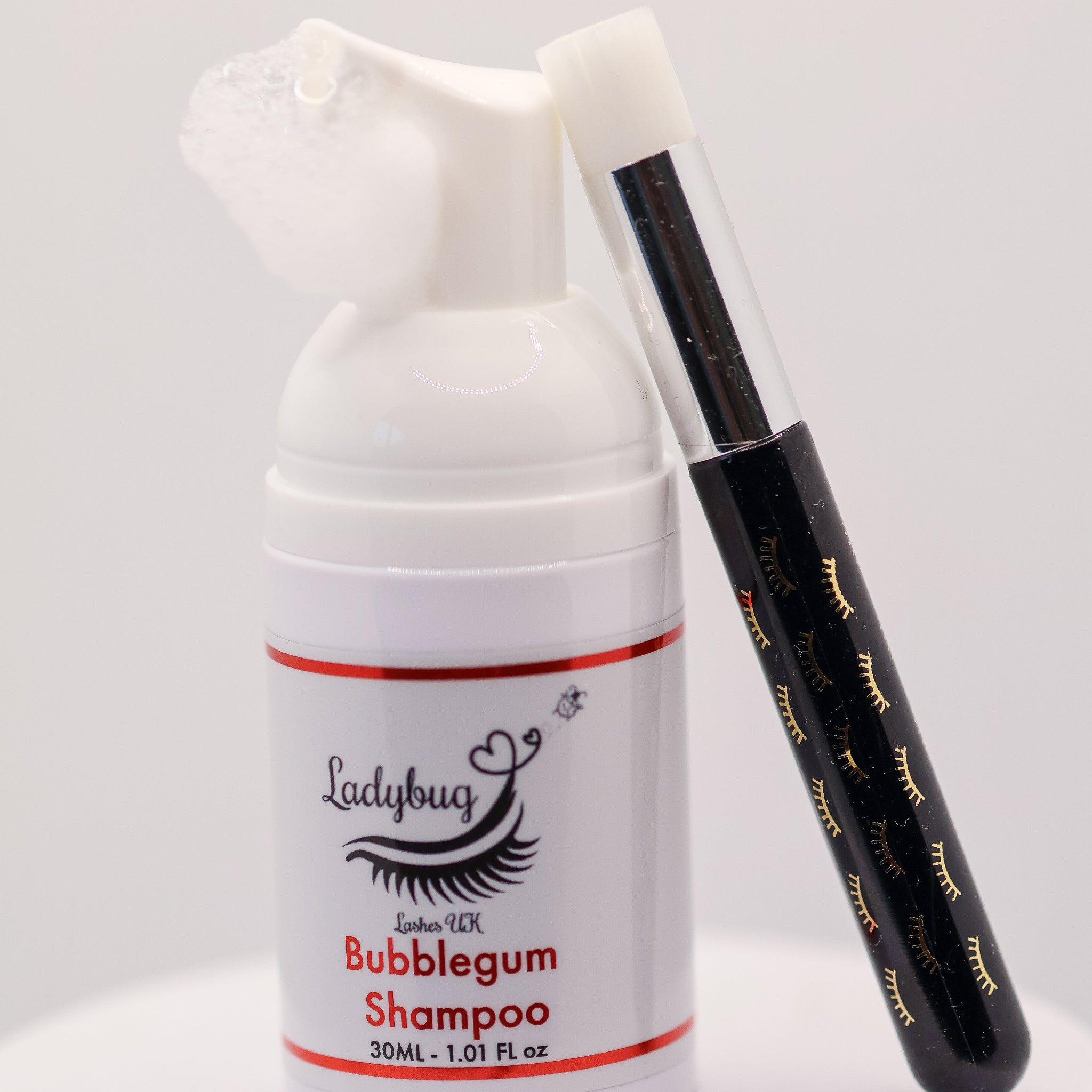 LADYBUGLASHES Bubblegum Scented Lash Shampoo 30ml – shampoo dispensed with cleansing brush