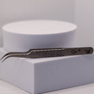 LADYBUGLASHES All Purpose Curved 60° Tweezers Fibre Grip – precision lash extension tool